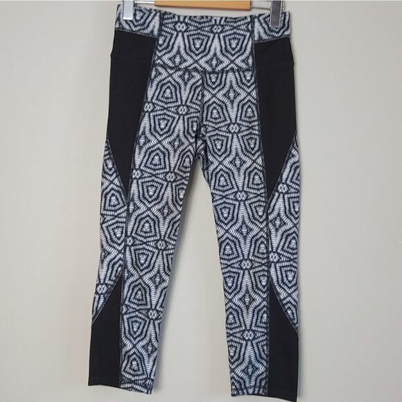𝅺nwt Athleta Salutation Capris Black White S - Picture 13 of 13